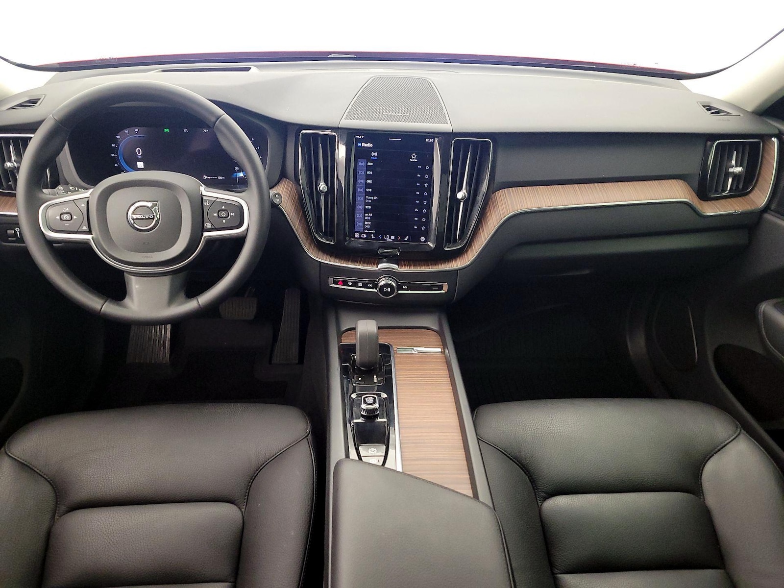 Image 10 of 2022 Volvo XC60 B5 Momentum