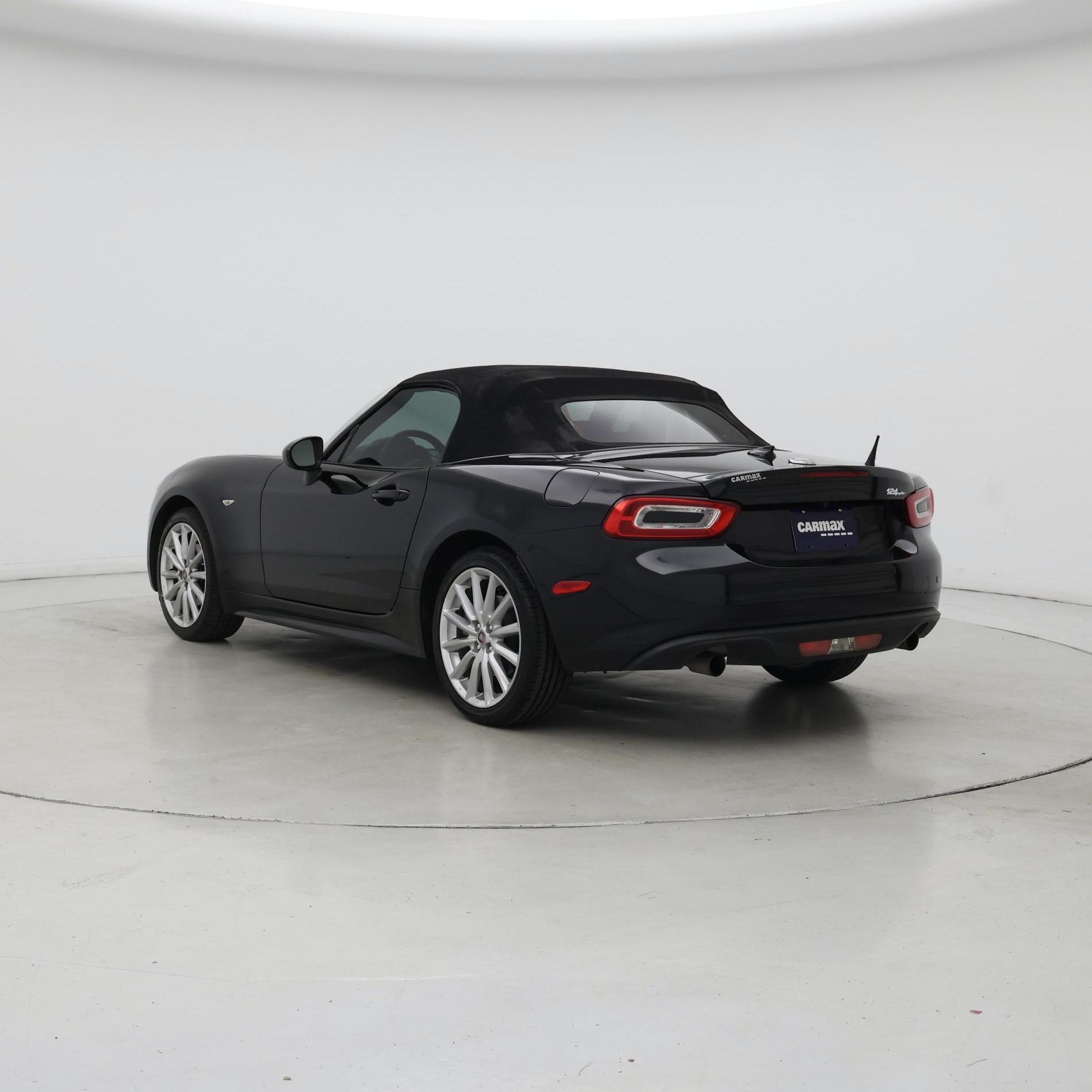 Thumbnail: 2017 Fiat 124 Spider - 2