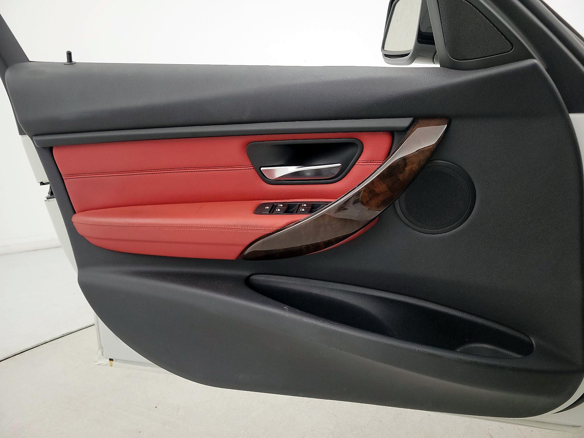 Thumbnail: 2015 BMW 3 Series - 12