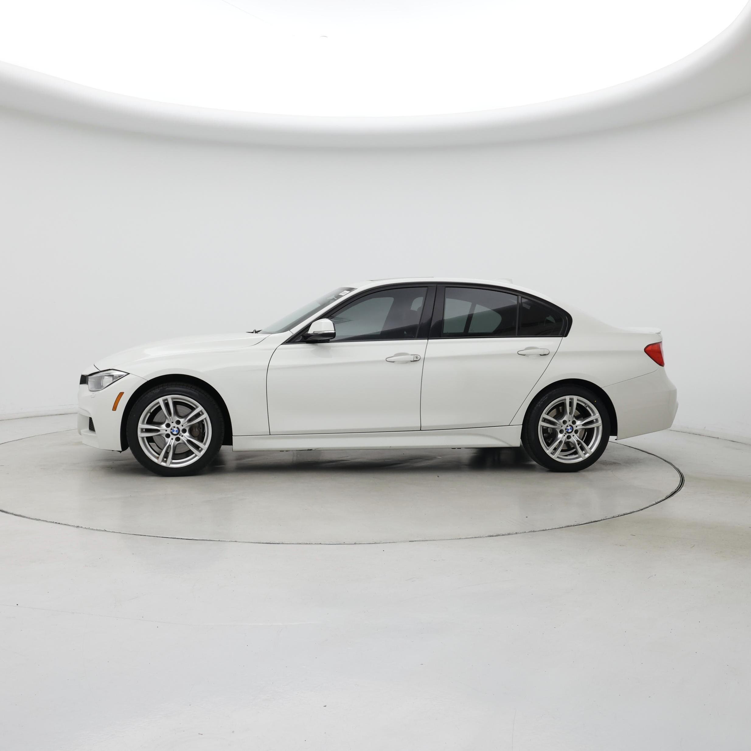 Thumbnail: 2015 BMW 3 Series - 3