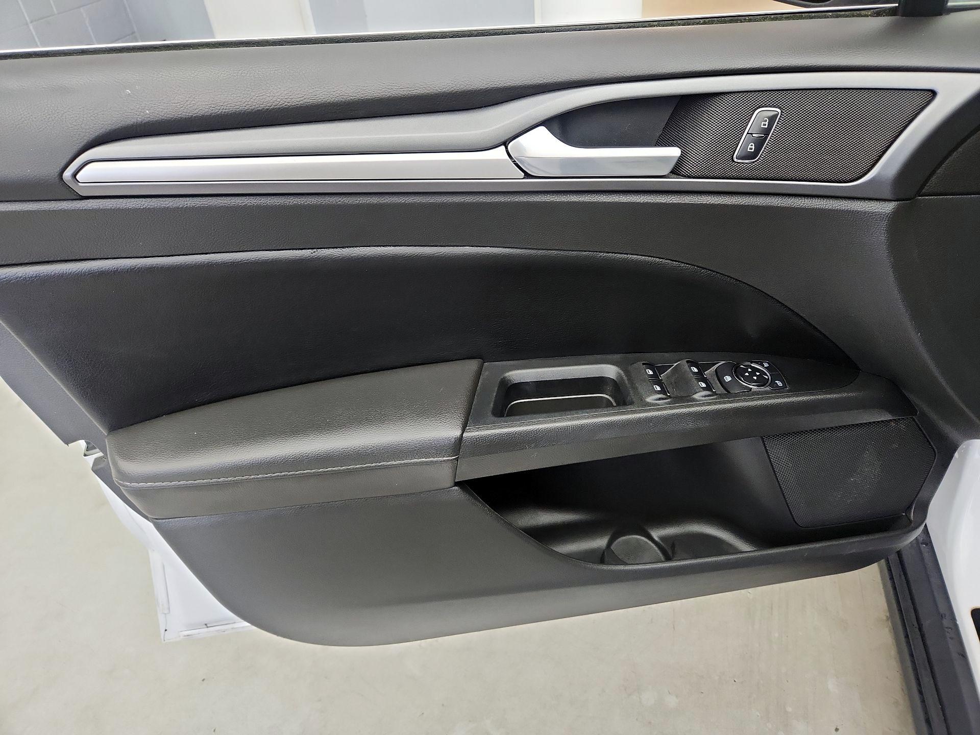 Thumbnail: 2015 Ford Fusion - 12