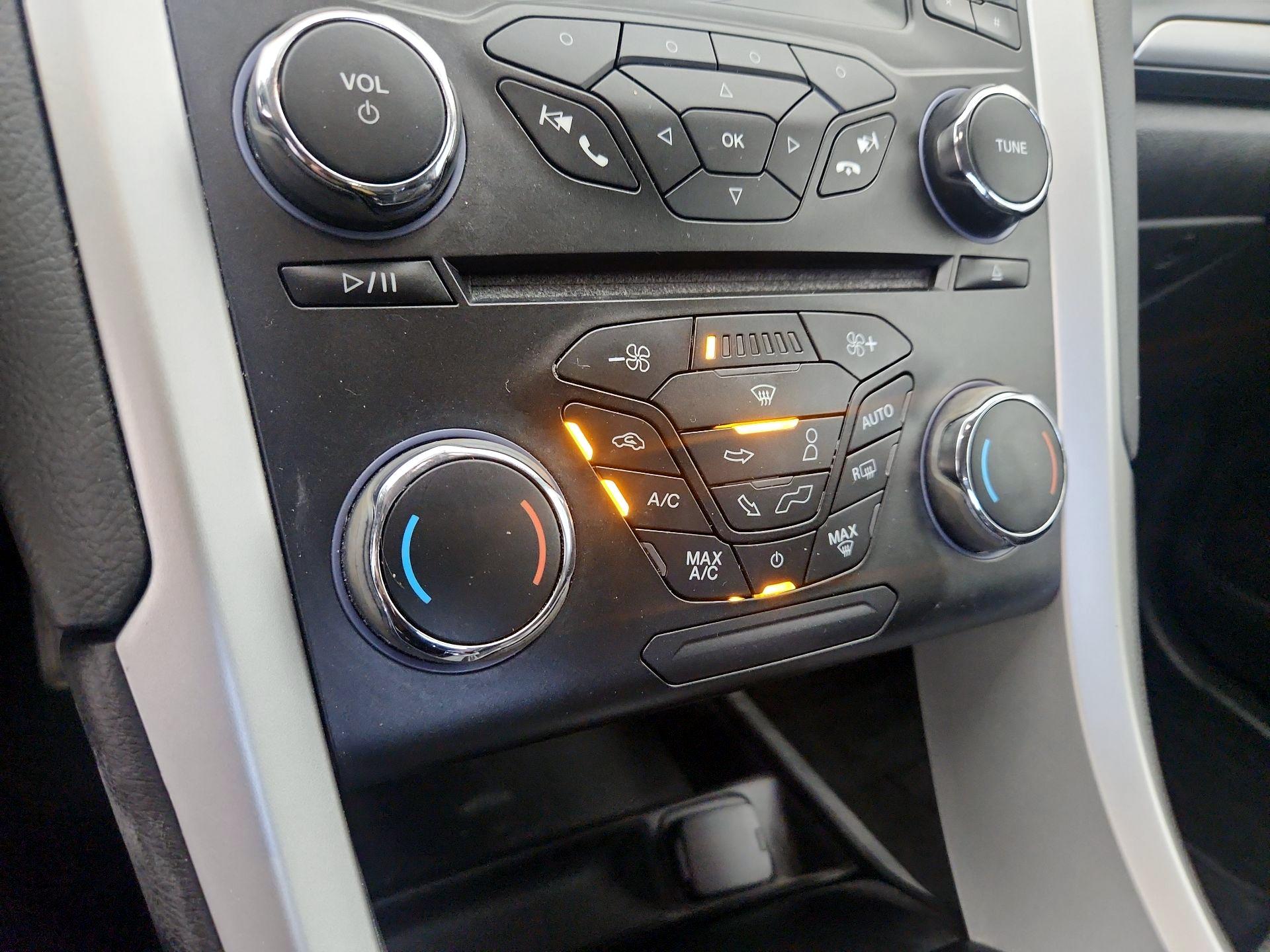 Thumbnail: 2015 Ford Fusion - 16