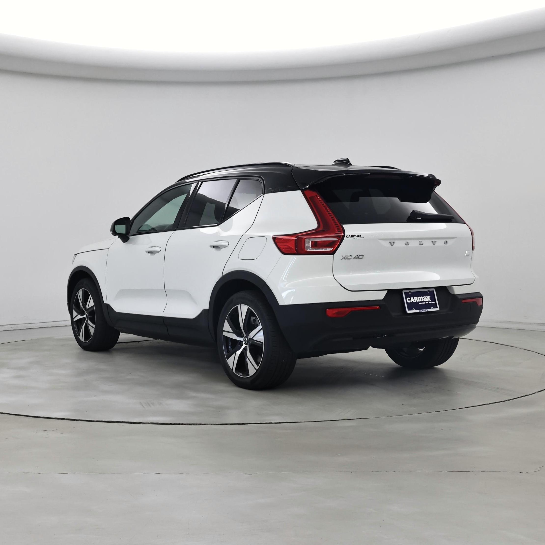 Thumbnail: 2021 Volvo XC40 - 2