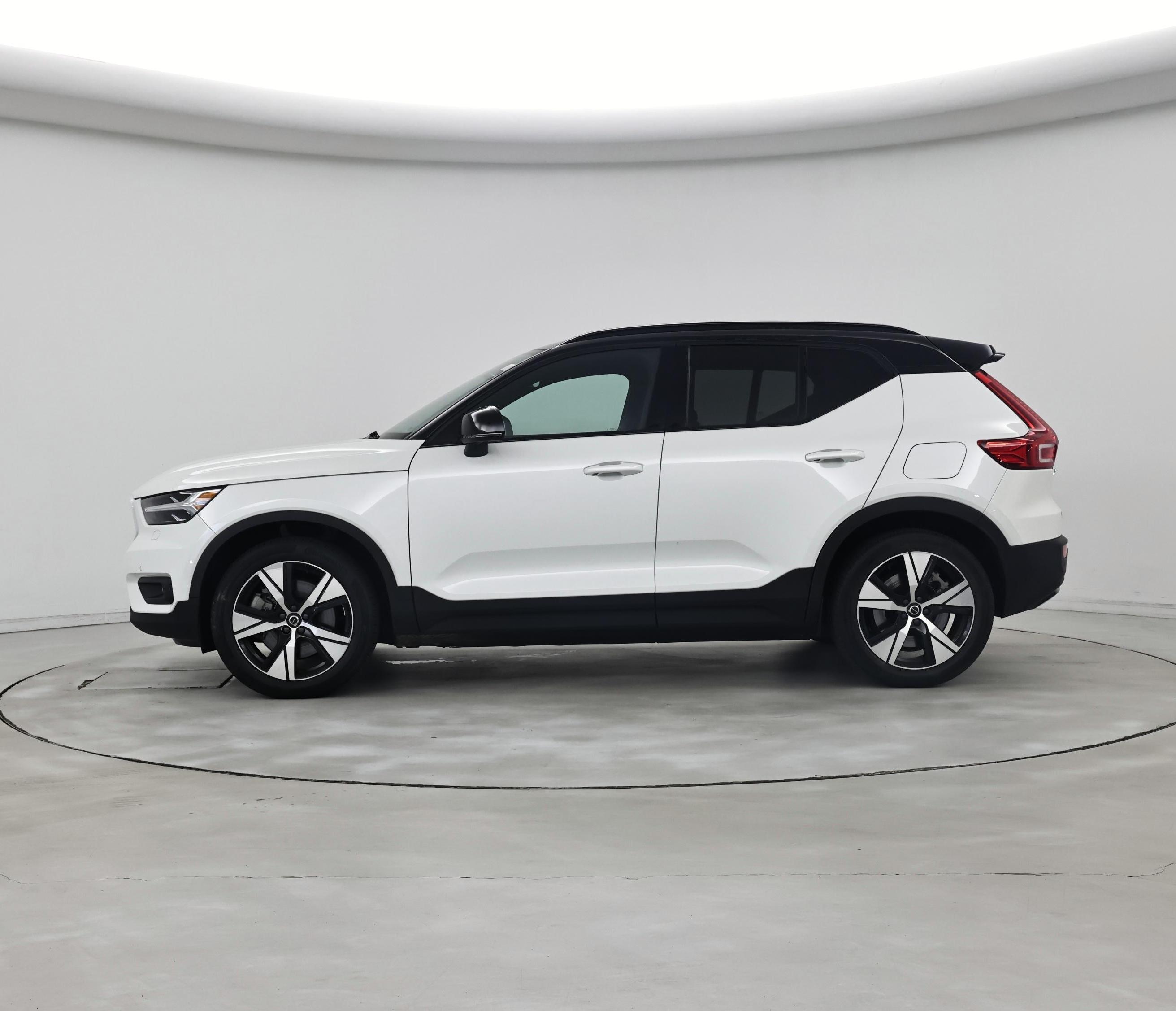 Thumbnail: 2021 Volvo XC40 - 3