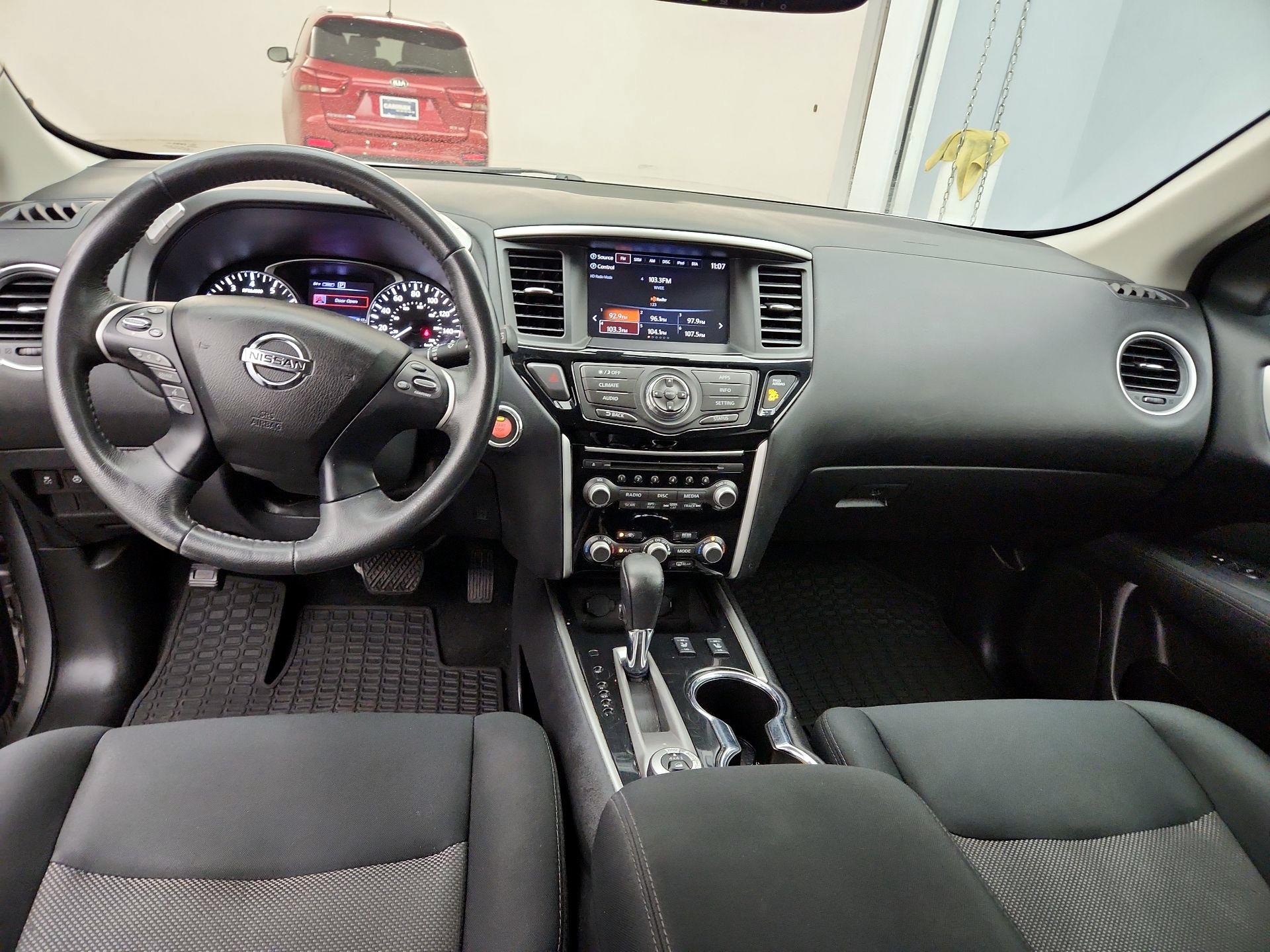 Thumbnail: 2017 Nissan Pathfinder - 9