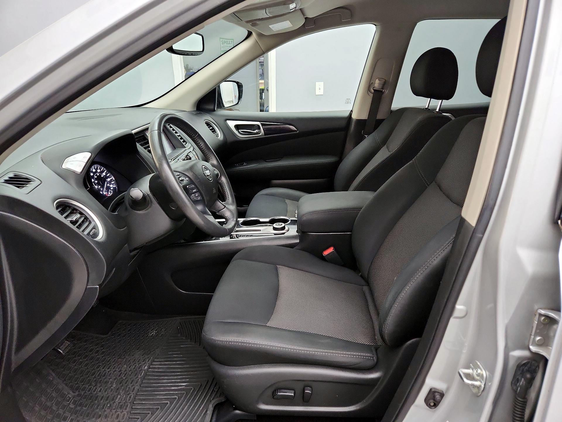 Thumbnail: 2017 Nissan Pathfinder - 11