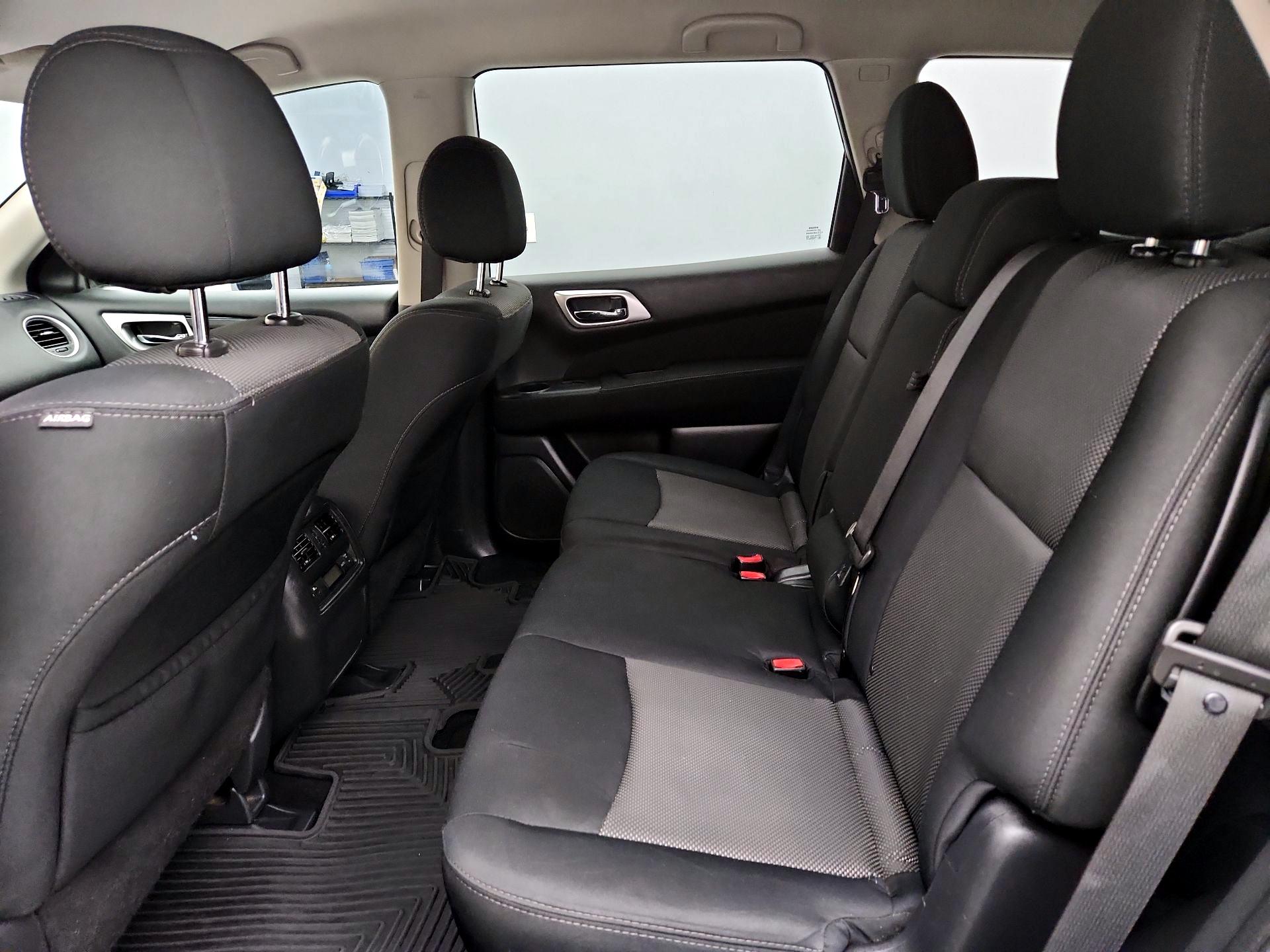 Thumbnail: 2017 Nissan Pathfinder - 19