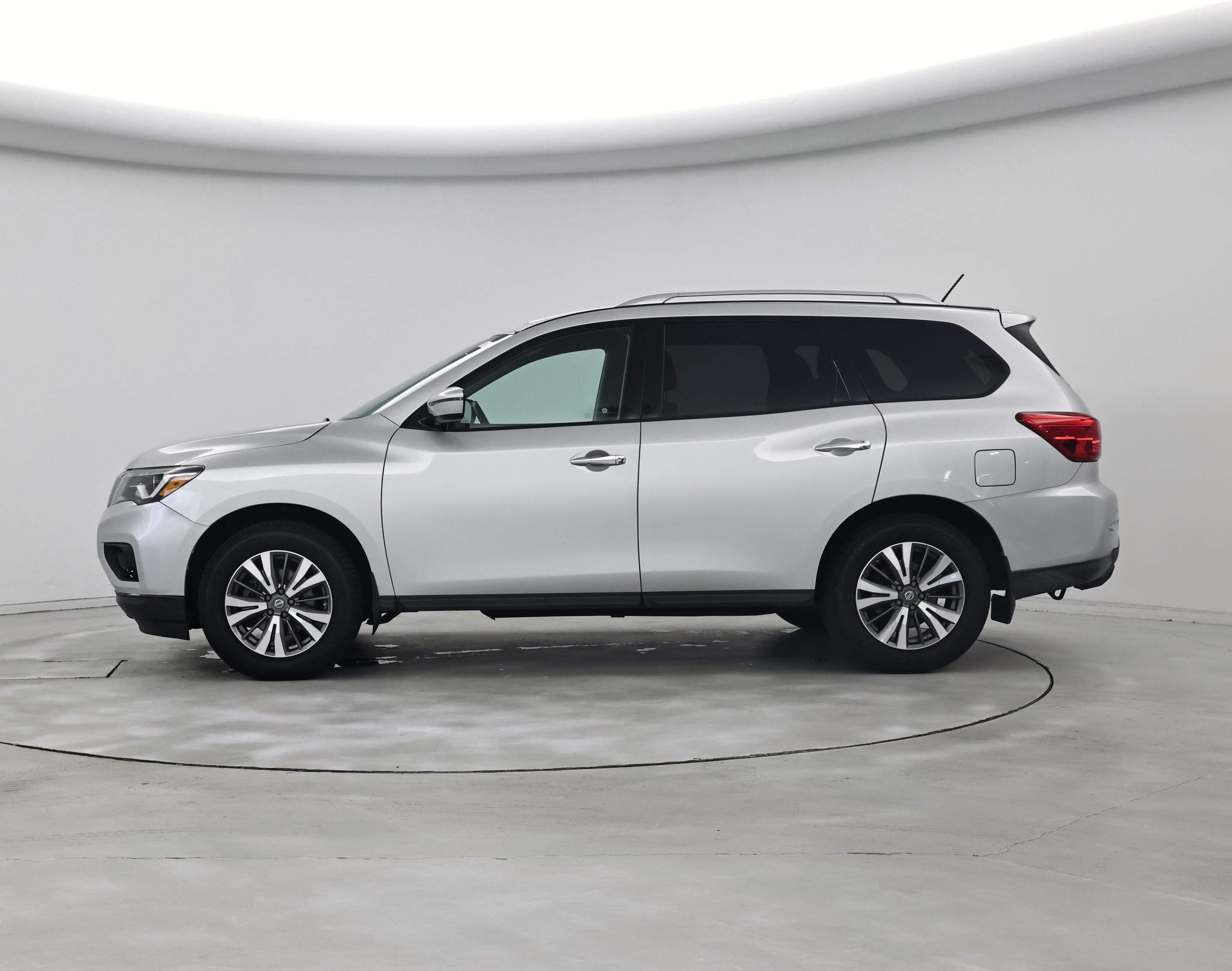 Thumbnail: 2017 Nissan Pathfinder - 3
