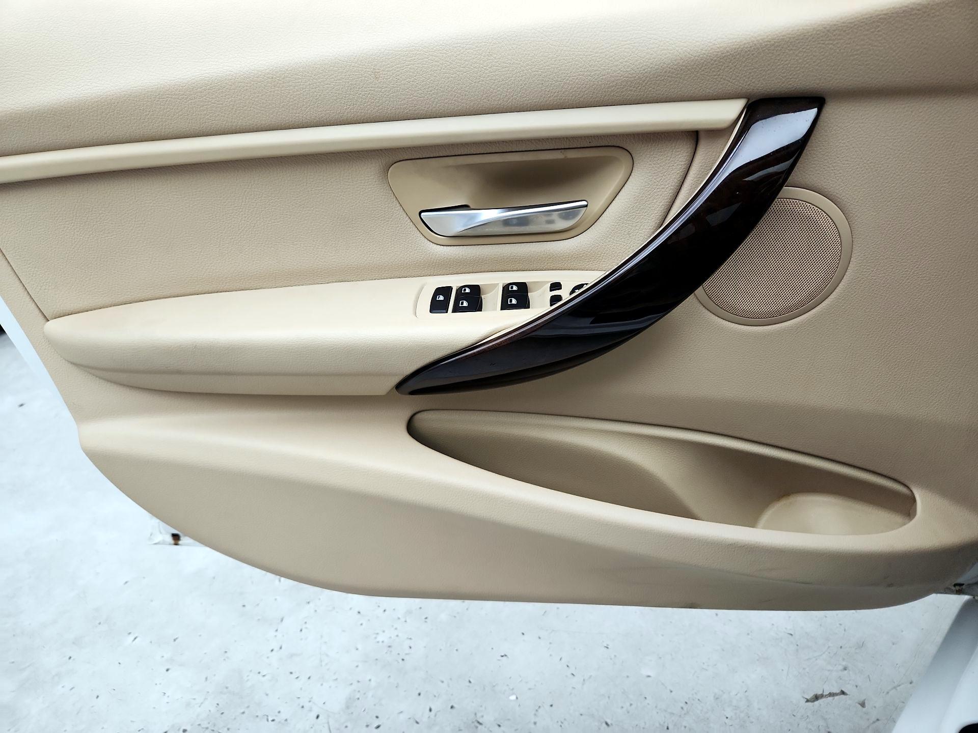 Thumbnail: 2015 BMW 3 Series - 12