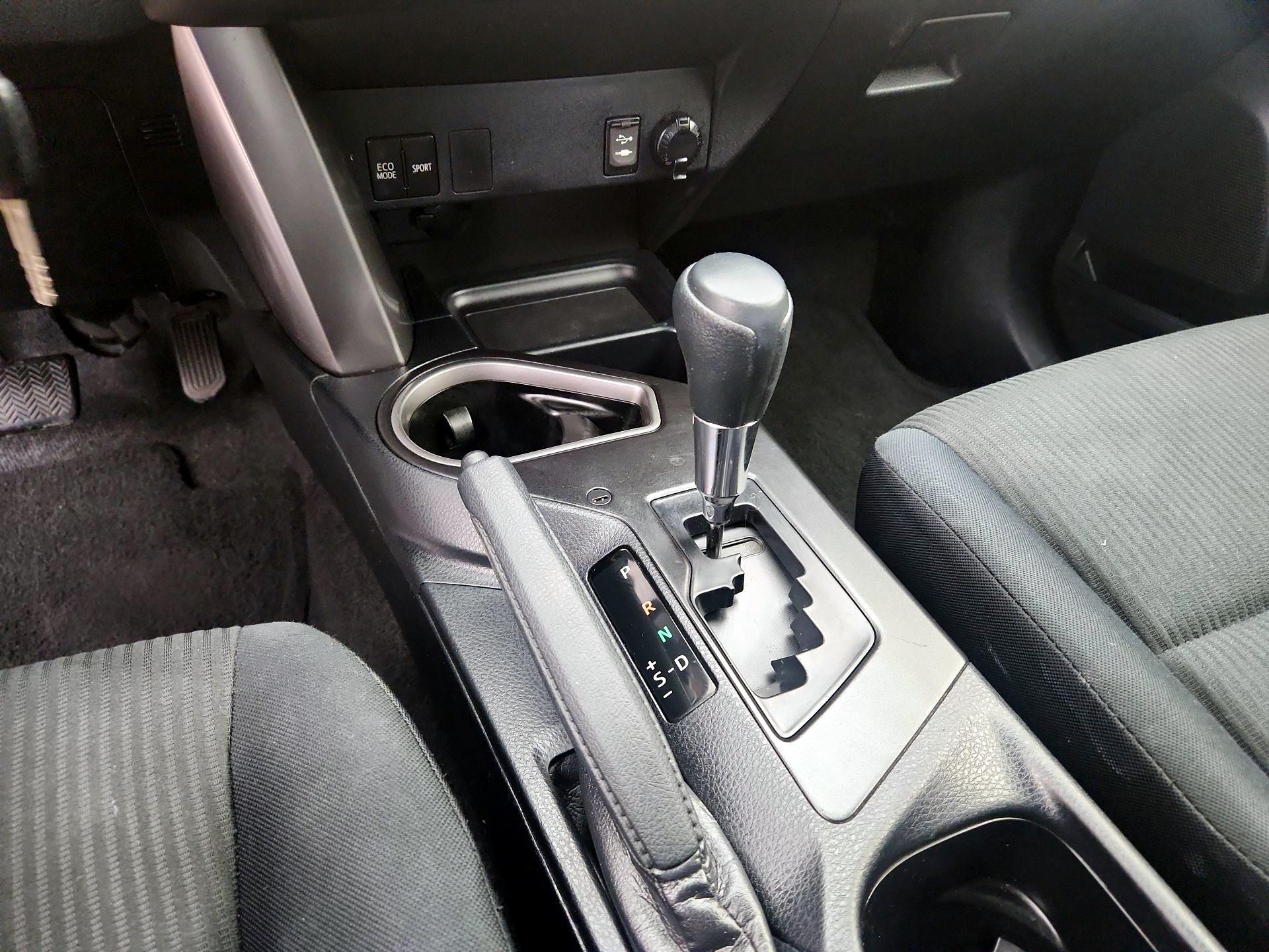 Thumbnail: 2016 Toyota RAV4 - 17