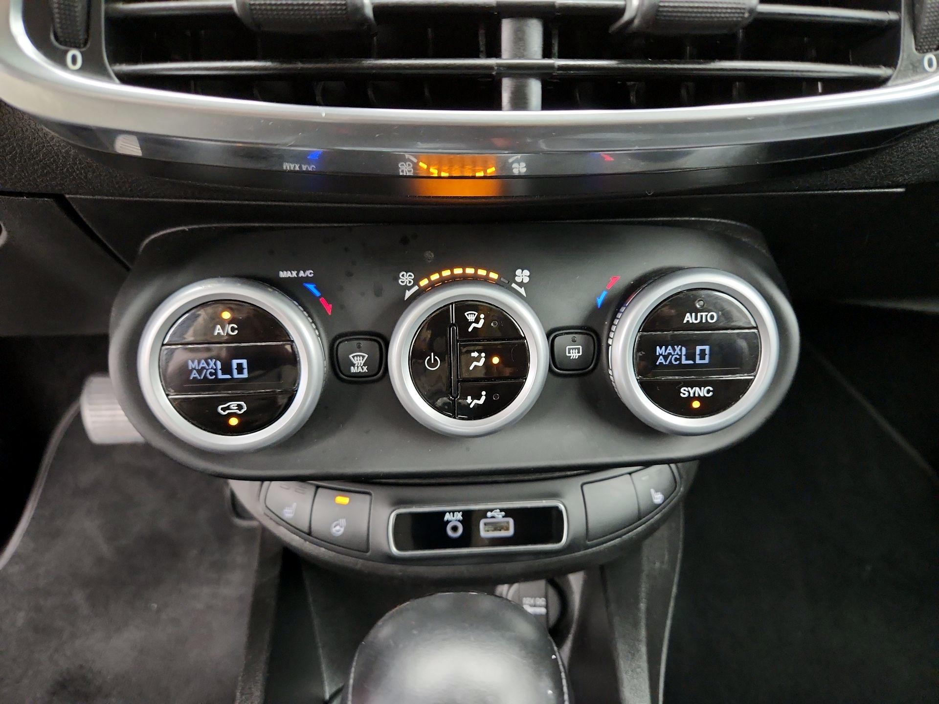 Thumbnail: 2016 Fiat 500X - 17