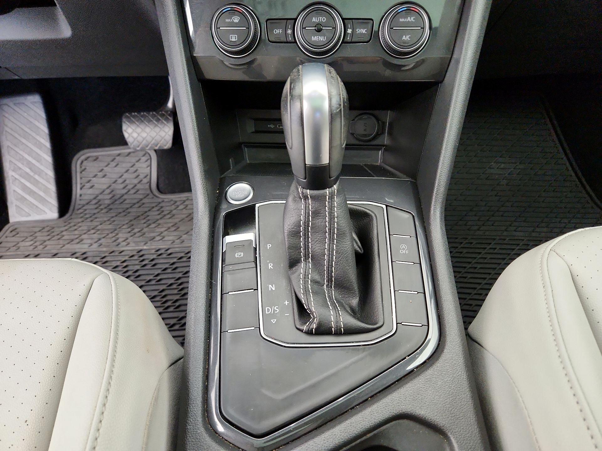 Thumbnail: 2021 Volkswagen Tiguan - 17