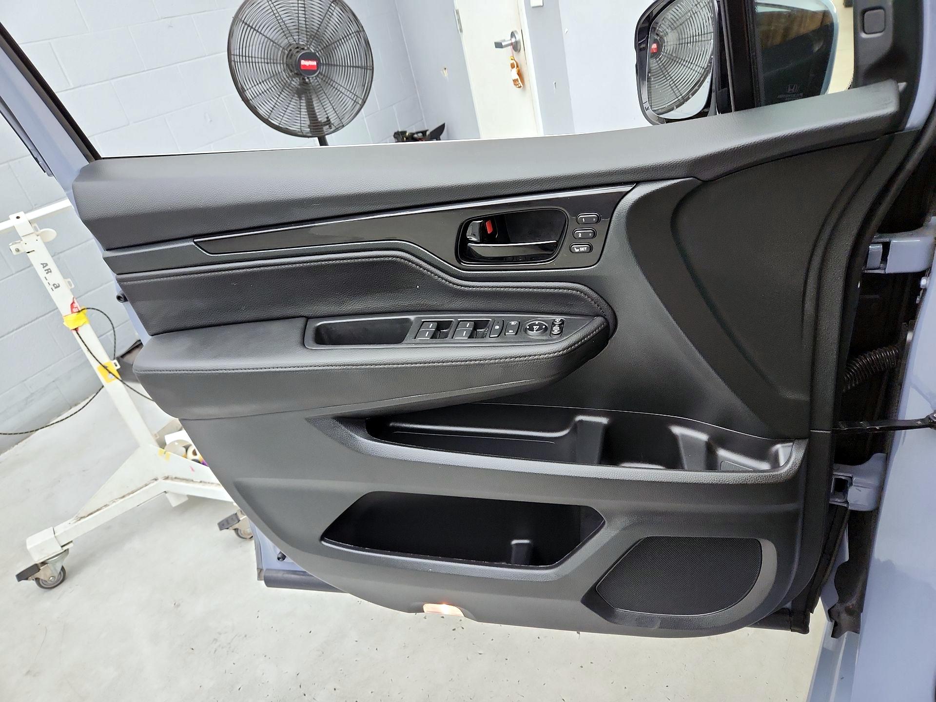 Thumbnail: 2023 Honda Odyssey - 12