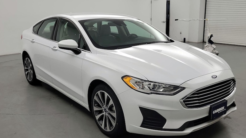 2020 Ford Fusion SE Hero Image