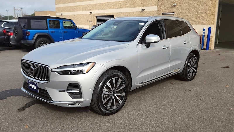 2023 Volvo XC60 B5 Plus 3