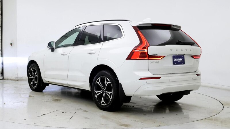 2022 Volvo XC60 B5 Momentum 2