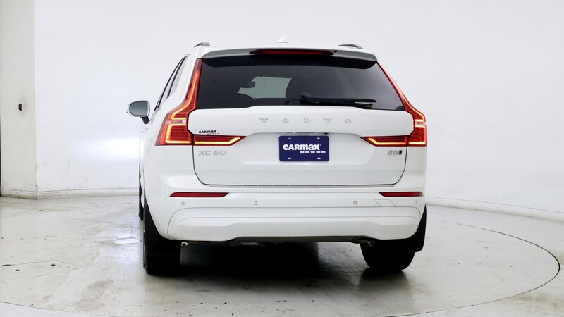 2022 Volvo XC60 B5 Momentum 6