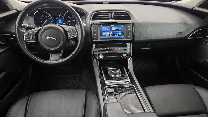 2018 Jaguar XE Premium 9