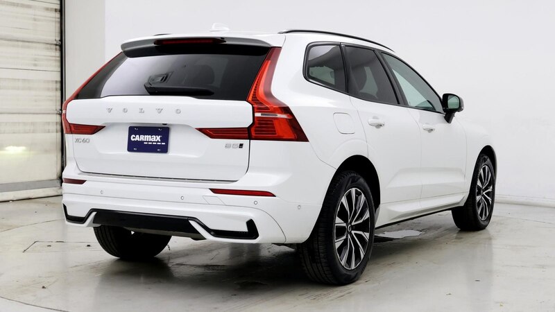 2023 Volvo XC60 B5 Plus 8