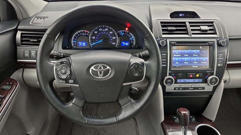 2014 Toyota Camry XLE 10