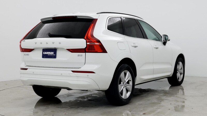 2022 Volvo XC60 B5 Momentum 8