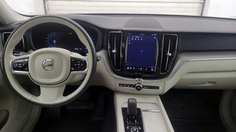 2023 Volvo XC60 B5 Core 9