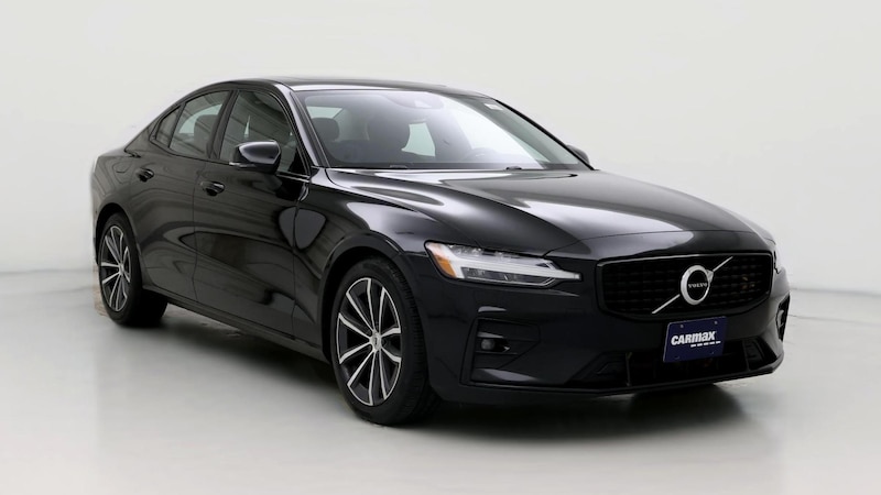 2022 Volvo S60 B5 Momentum Hero Image