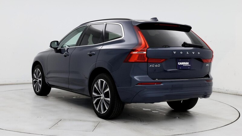 2022 Volvo XC60 B5 Momentum 2