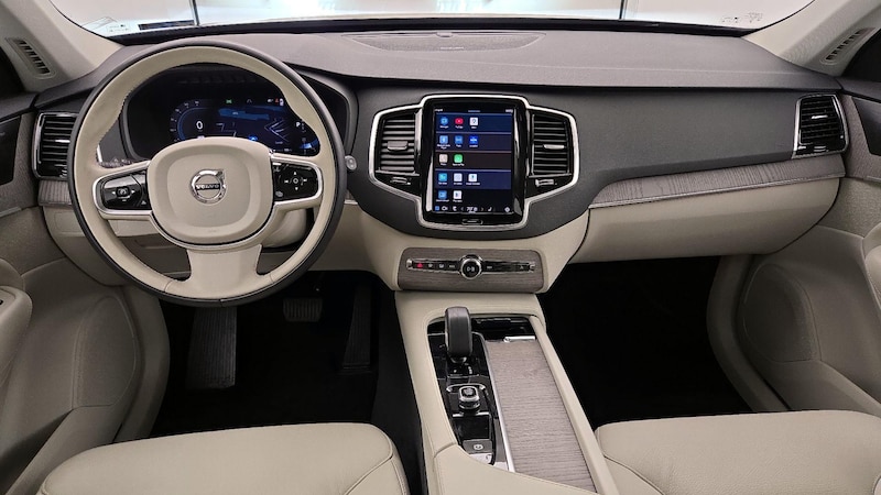 2023 Volvo XC90 B6 Plus 9