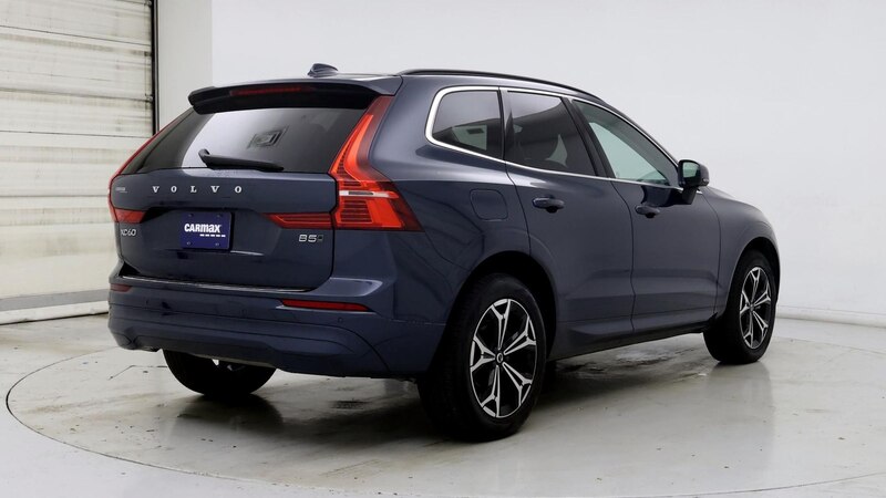 2022 Volvo XC60 B5 Momentum 8