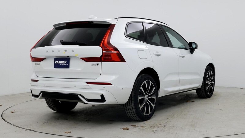 2023 Volvo XC60 B5 Plus 8