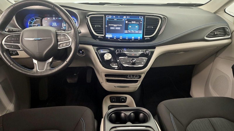 2021 Chrysler Pacifica Hybrid Touring 9