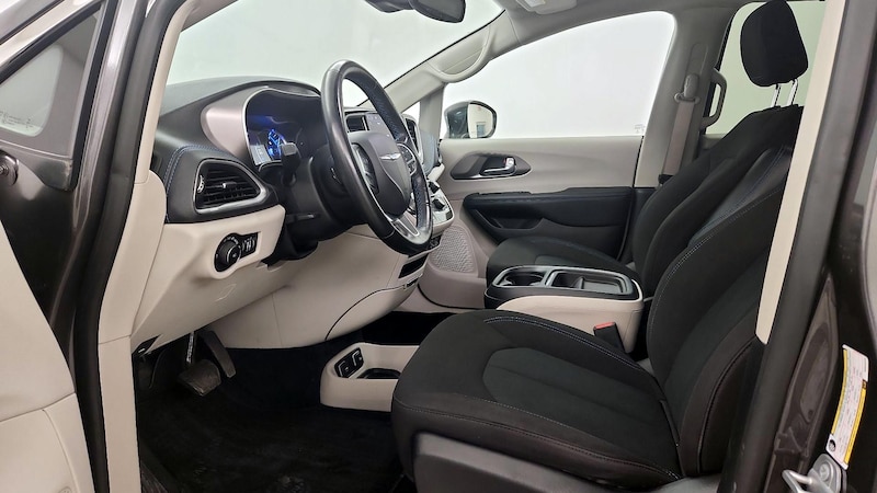 2021 Chrysler Pacifica Hybrid Touring 11