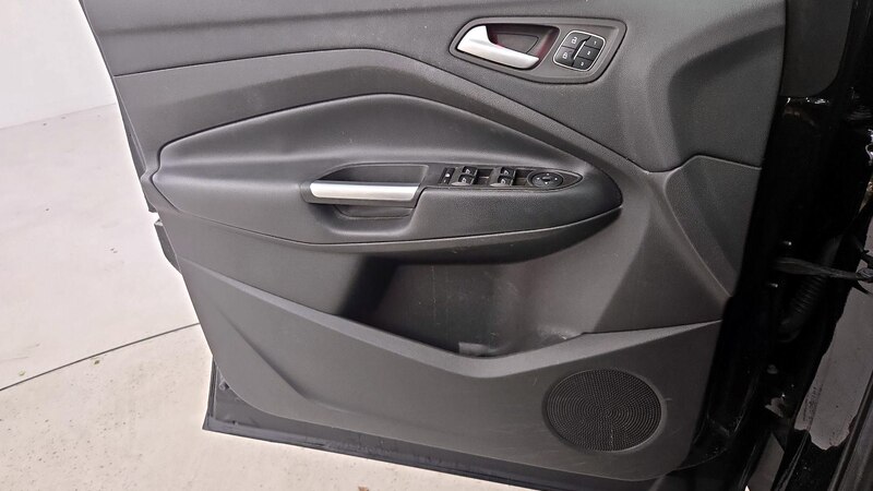 2017 Ford Escape Titanium 12