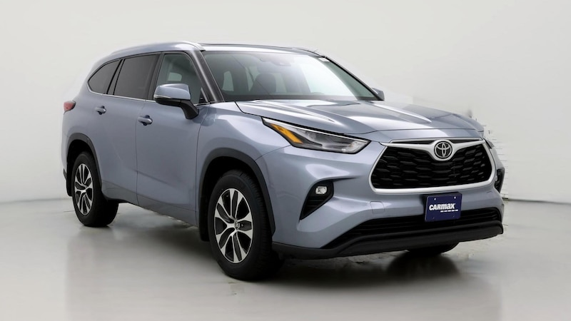 2022 Toyota Highlander XLE Hero Image