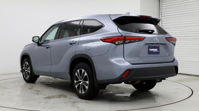 2022 Toyota Highlander XLE 2