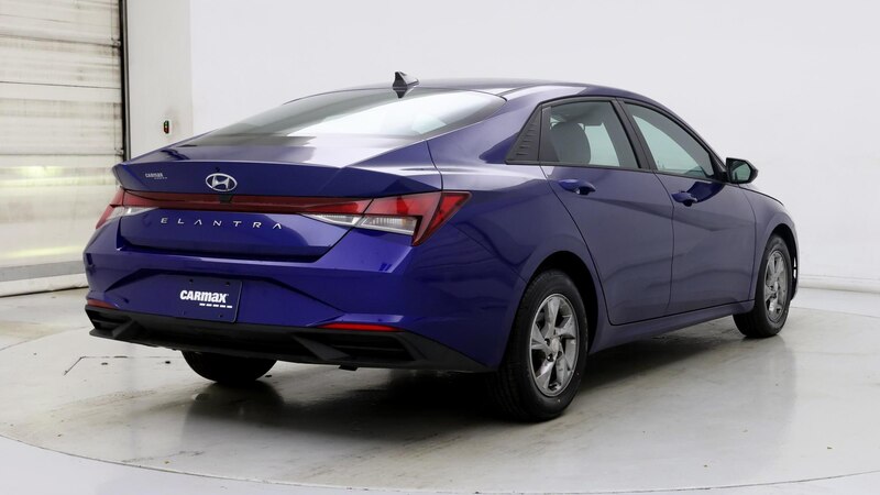 2022 Hyundai Elantra SE 8