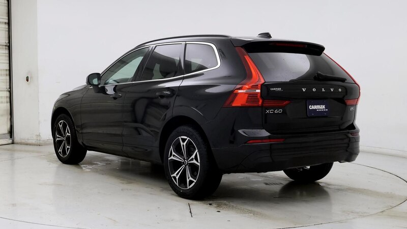 2022 Volvo XC60 B5 Momentum 2