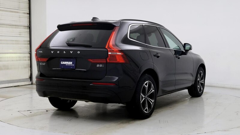 2022 Volvo XC60 B5 Momentum 8