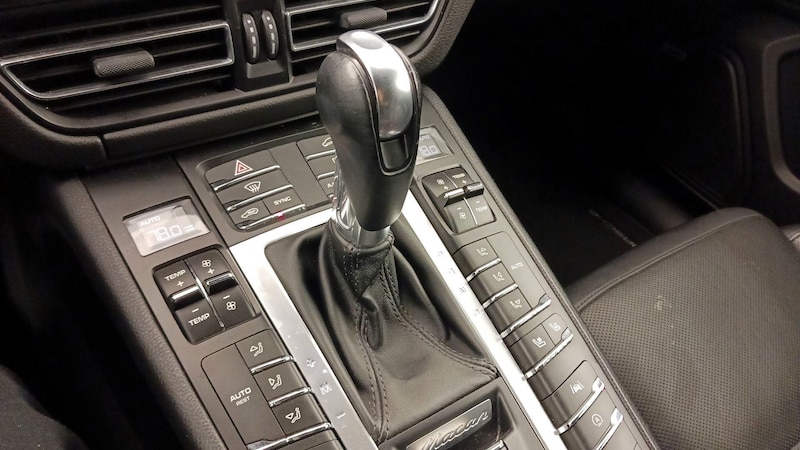 2019 Porsche Macan  18