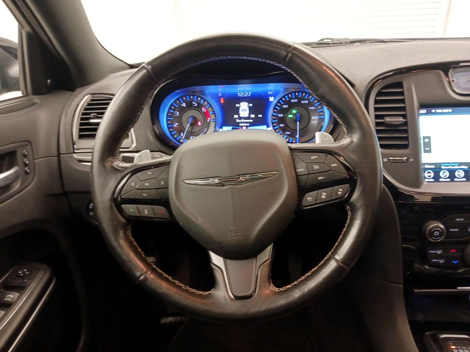 Thumbnail: 2022 Chrysler 300 - 10