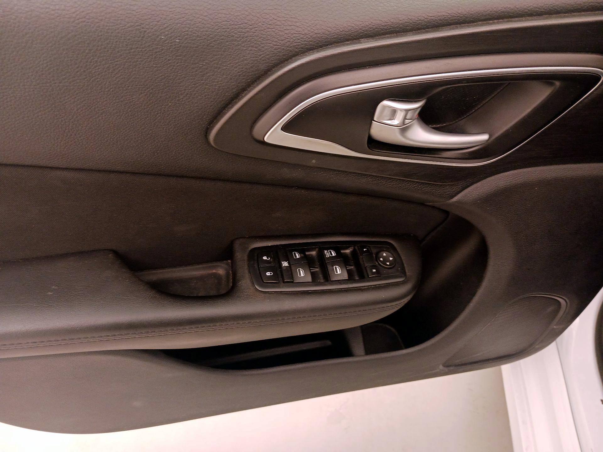 Thumbnail: 2017 Chrysler 200 - 12