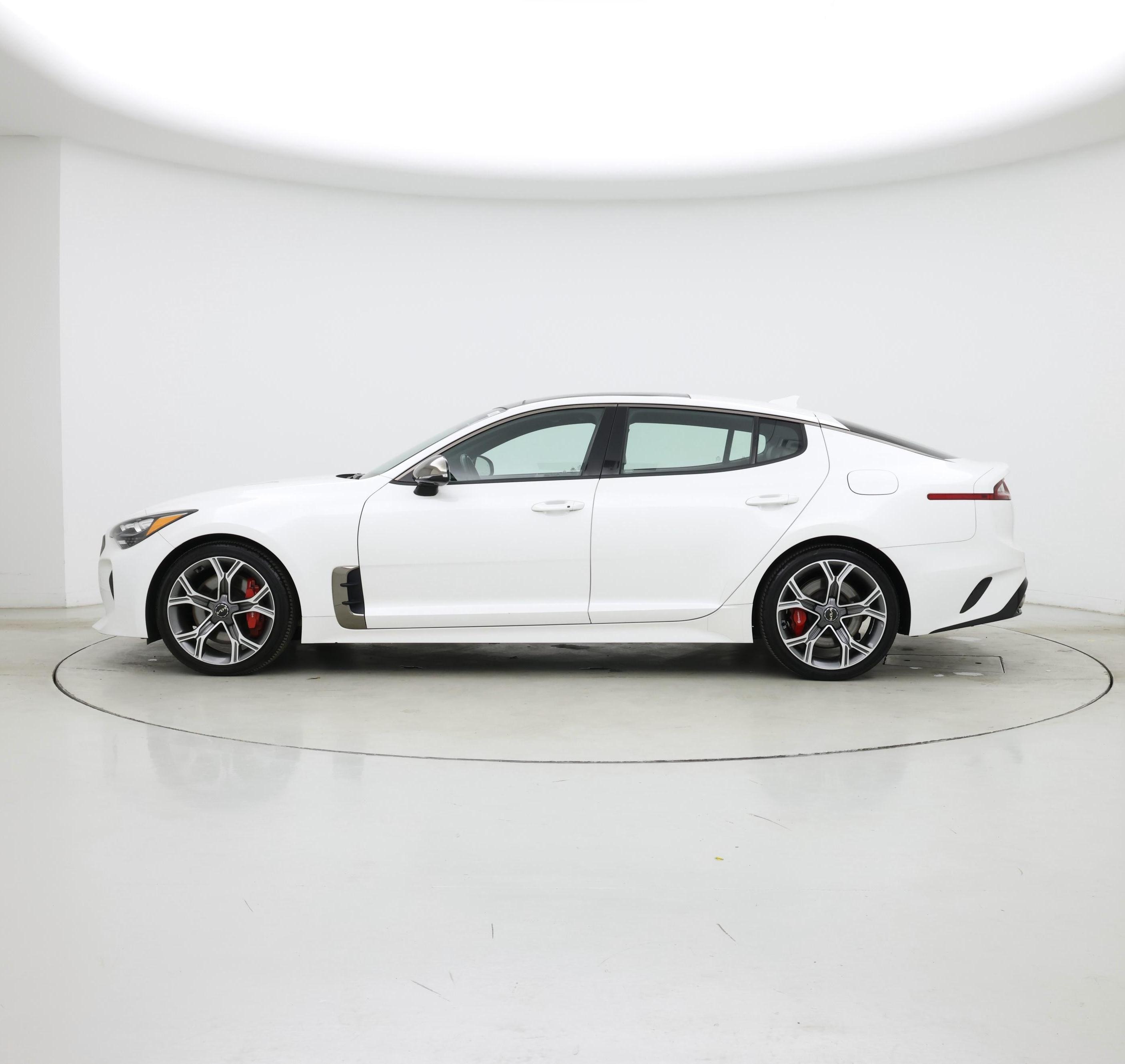 Thumbnail: 2019 Kia Stinger - 3