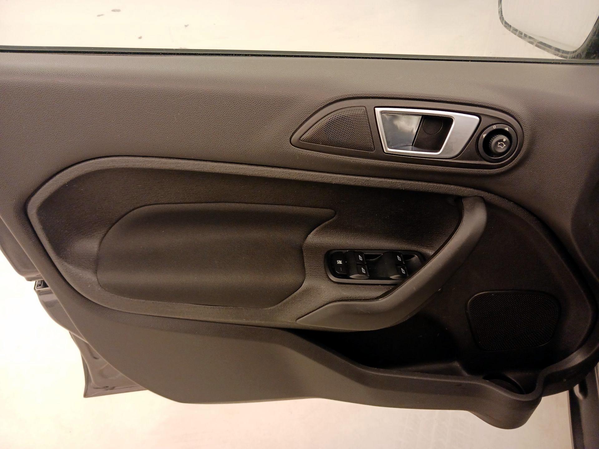 Thumbnail: 2014 Ford Fiesta - 12
