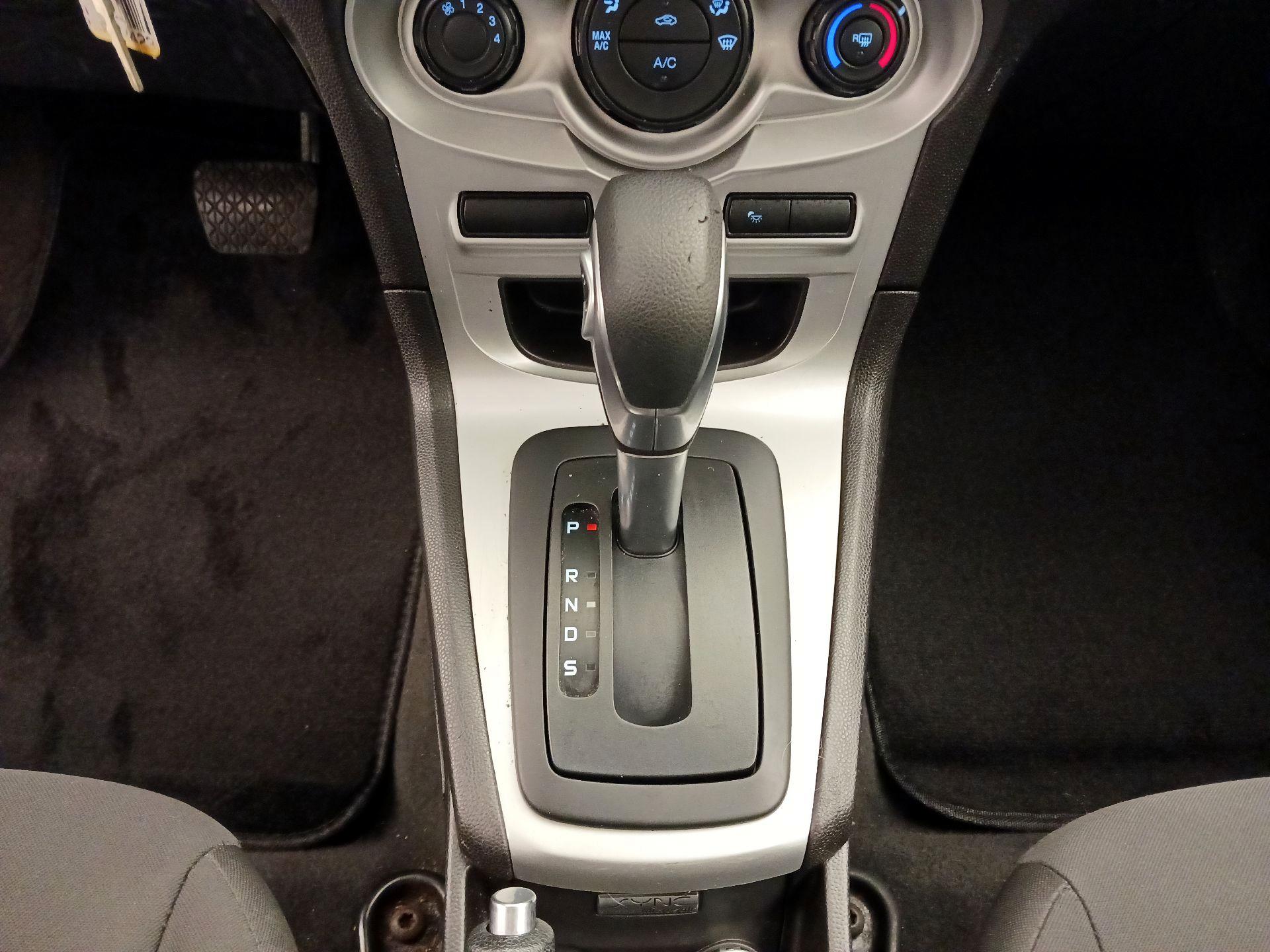 Thumbnail: 2014 Ford Fiesta - 16