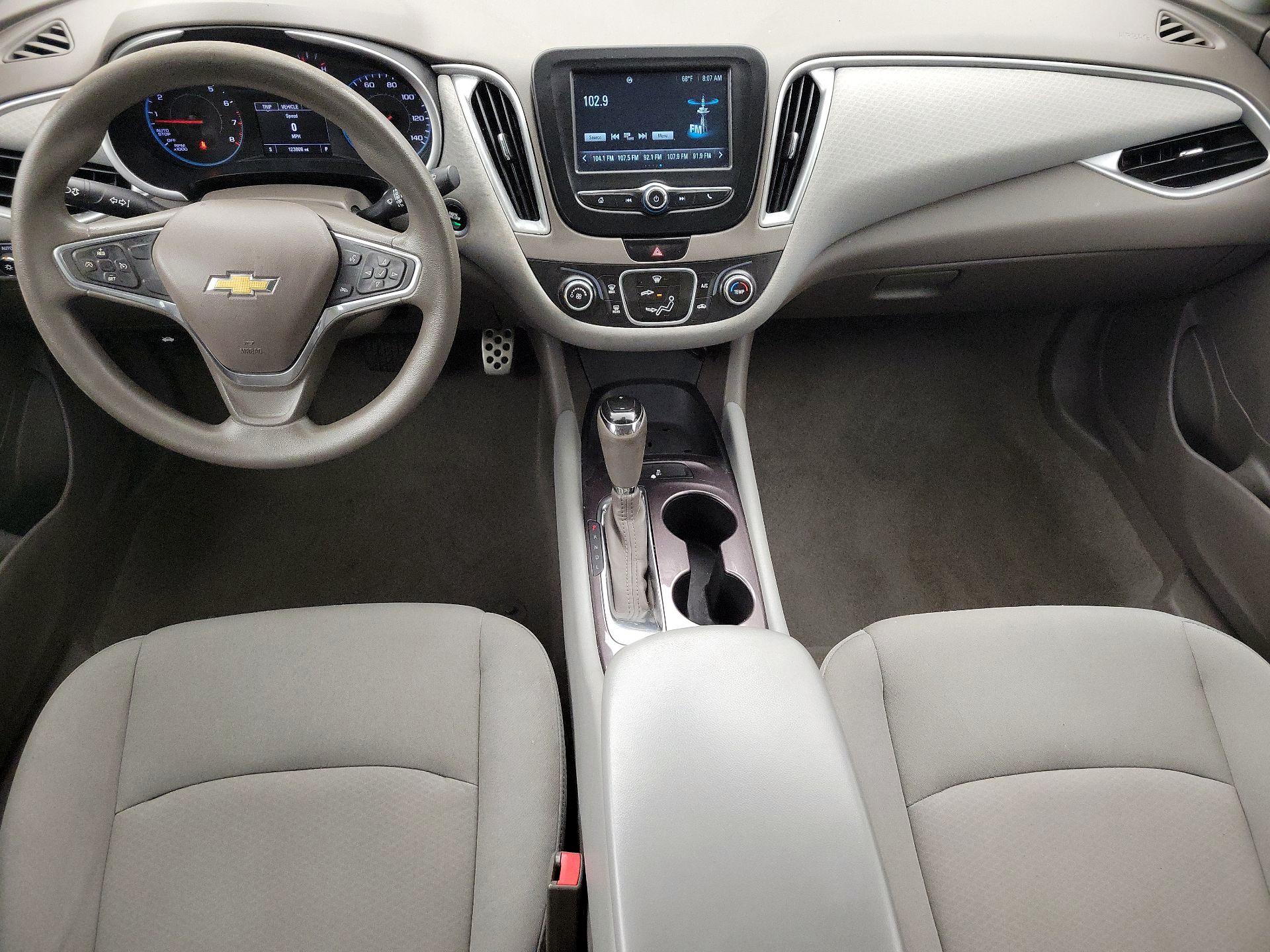 Thumbnail: 2016 Chevrolet Malibu - 9