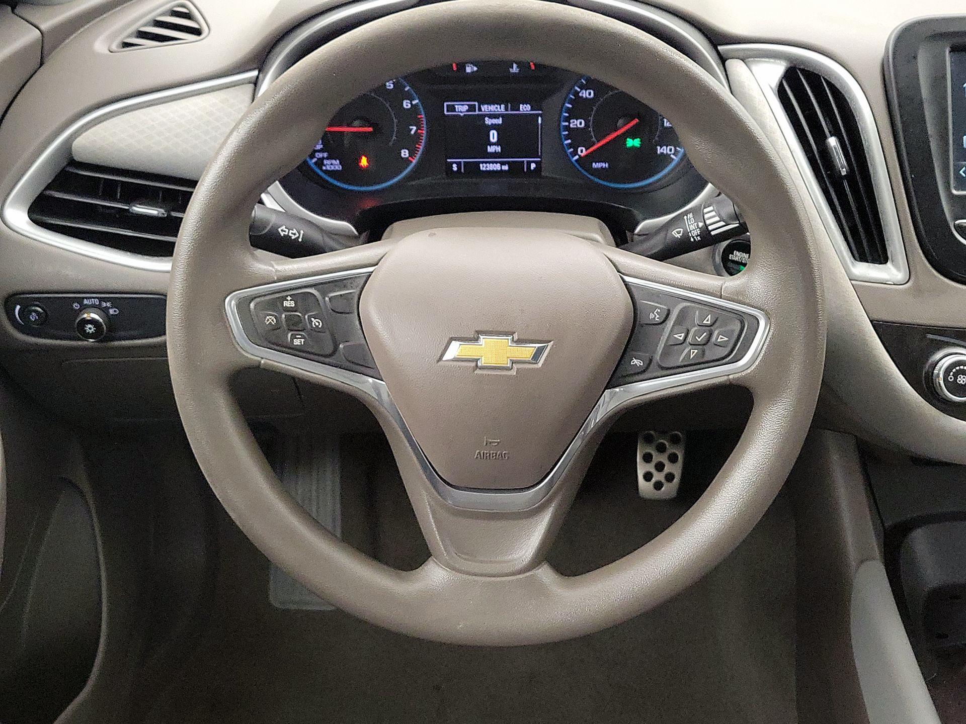 Thumbnail: 2016 Chevrolet Malibu - 10