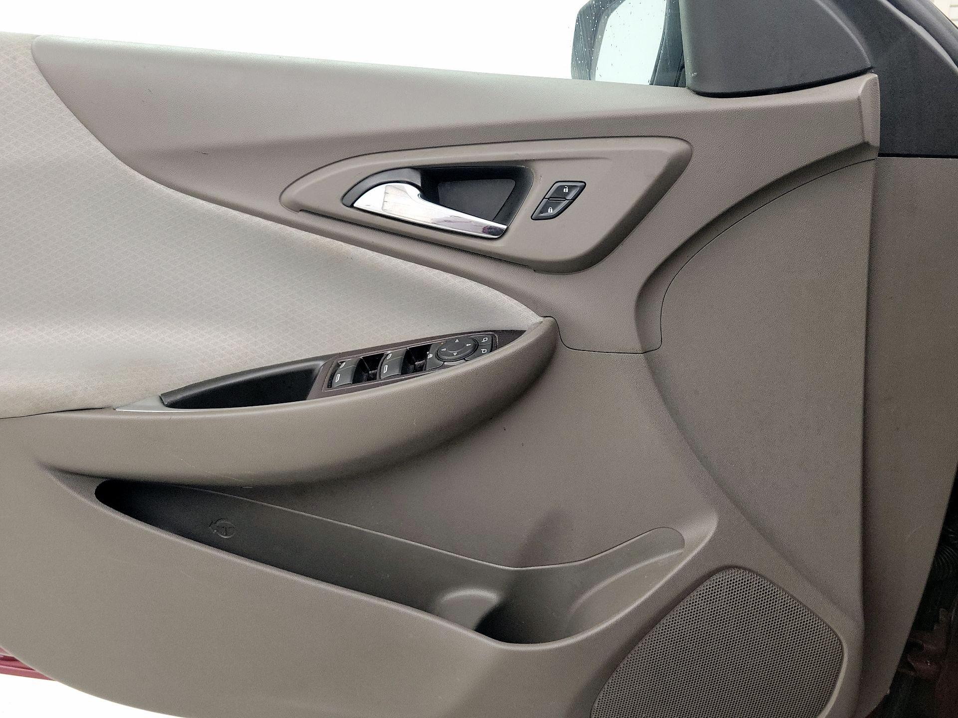 Thumbnail: 2016 Chevrolet Malibu - 12