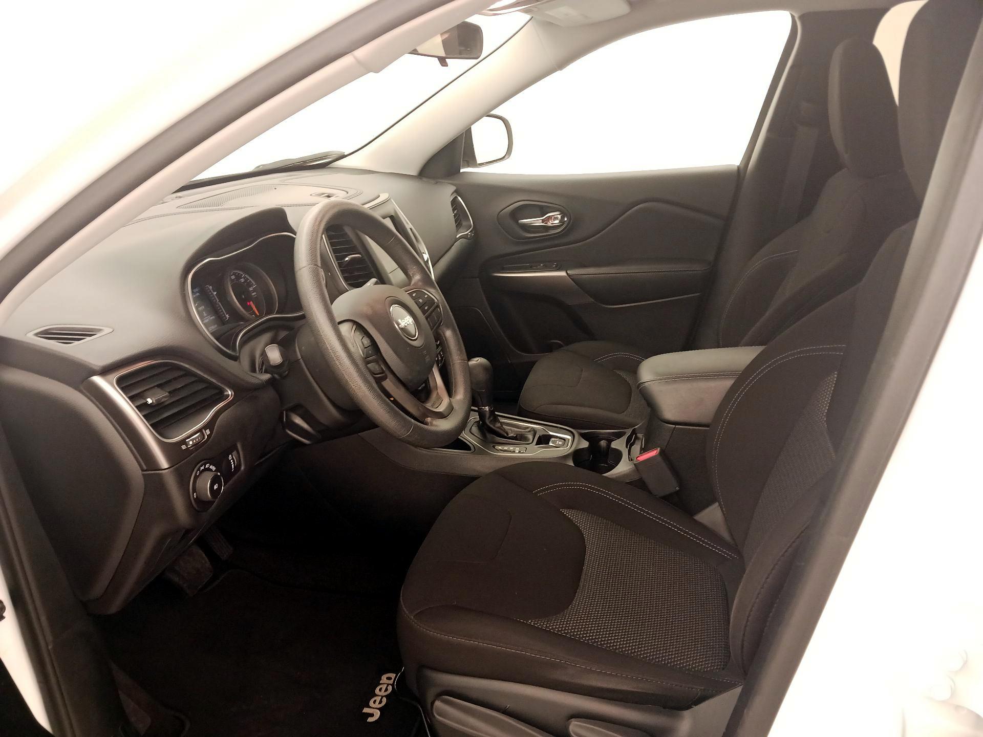 Thumbnail: 2019 Jeep Cherokee - 11