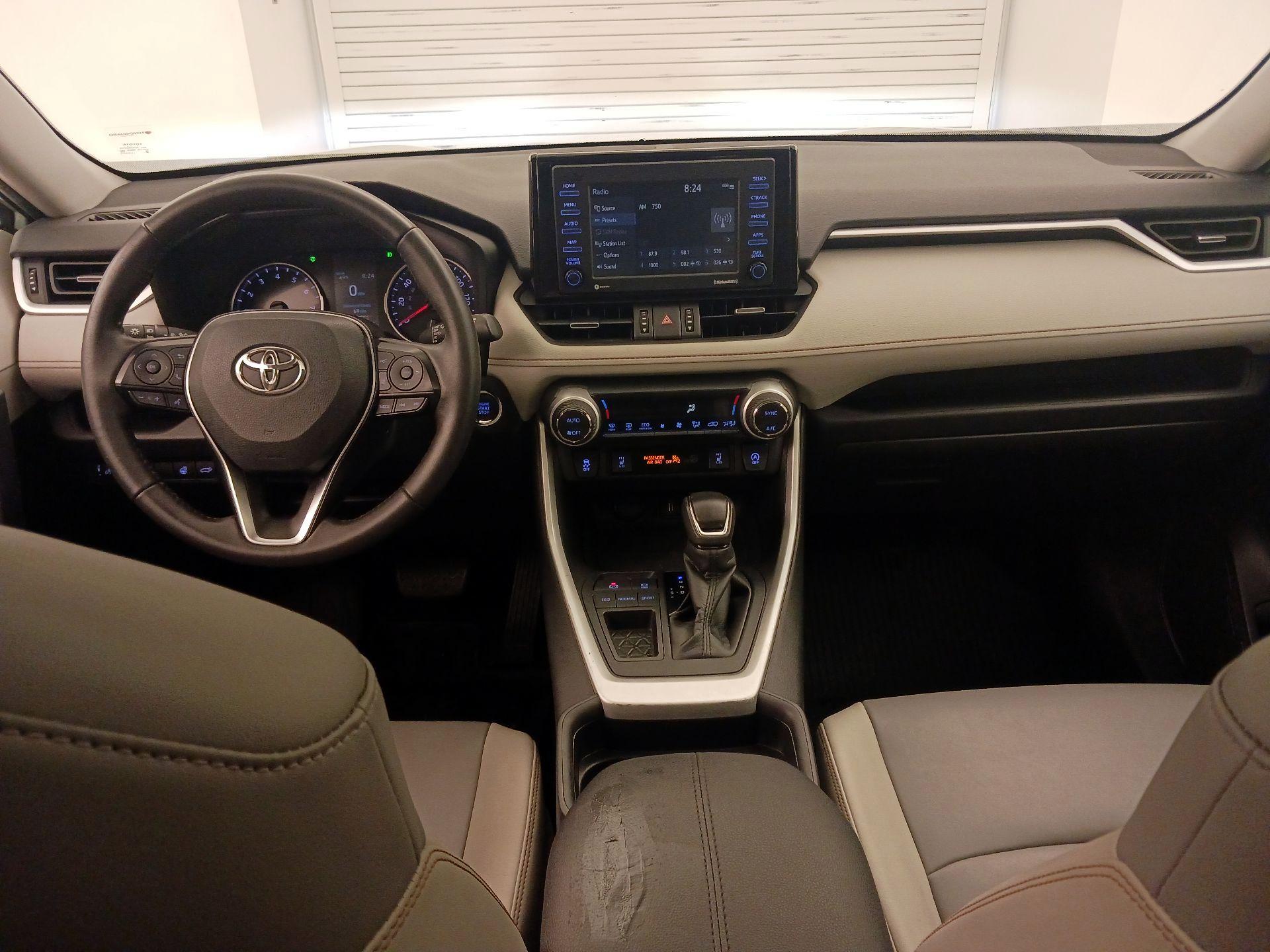 Thumbnail: 2020 Toyota RAV4 - 9